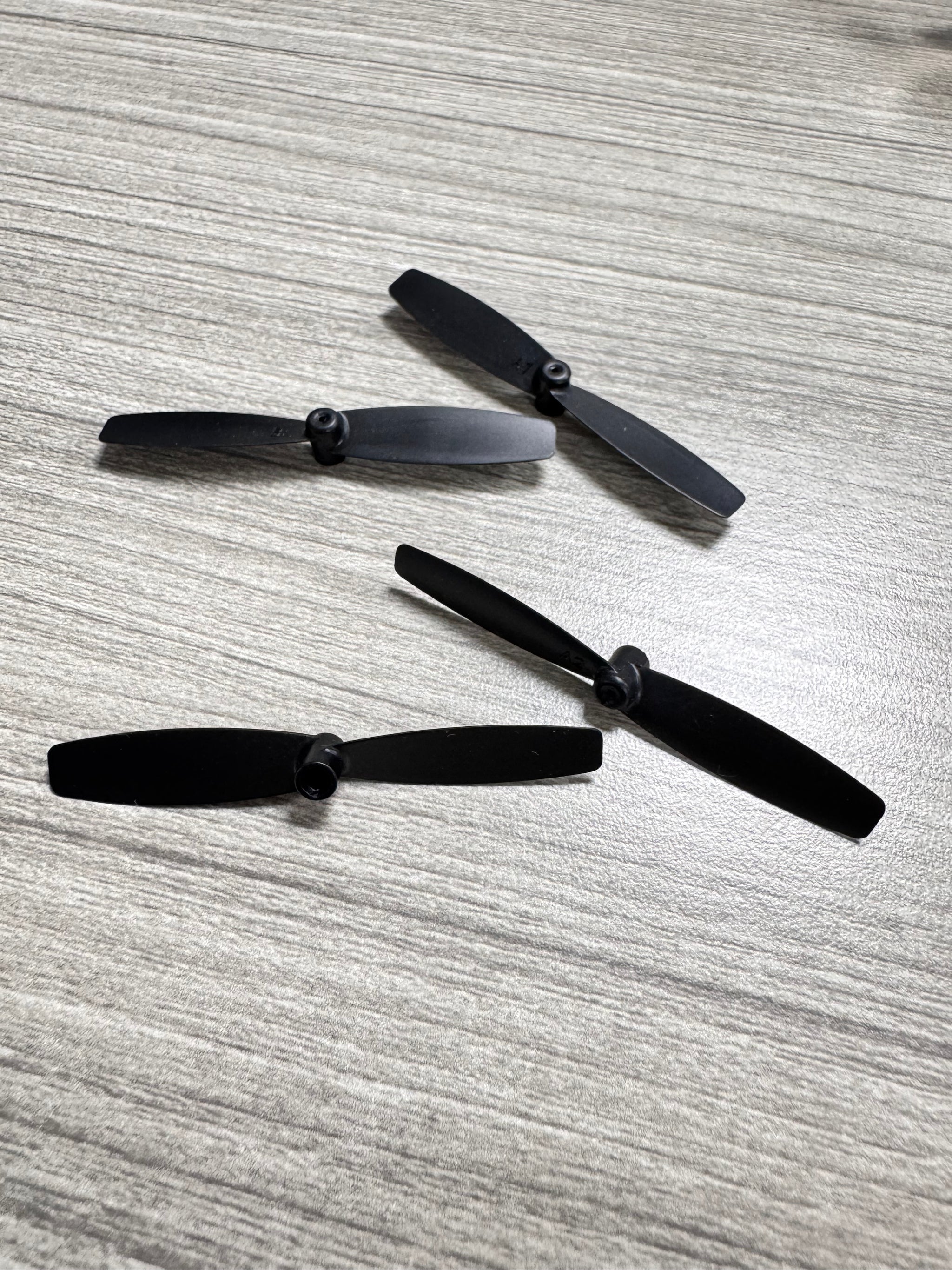 Hobbico DIDE1154 Propeller-Set Grün/schwarz – Ersatzpropeller Für Dromida Ominus FPV Quadcopter | 4 Propeller Inkl. Schrauben | Flexible Kunststoff-Ausführung
